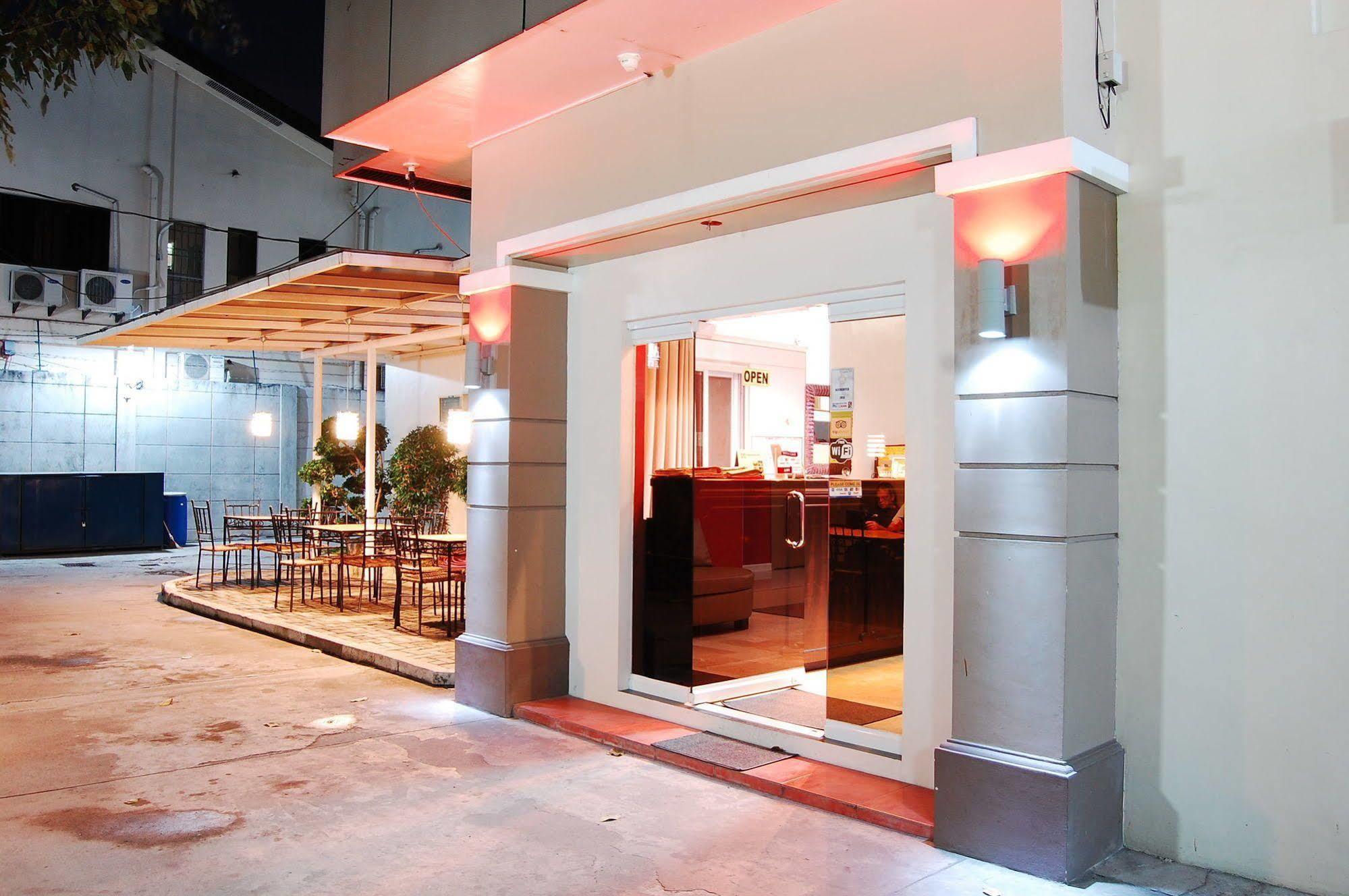 Rumi Apartelle Hotel Анхелес Екстериор снимка