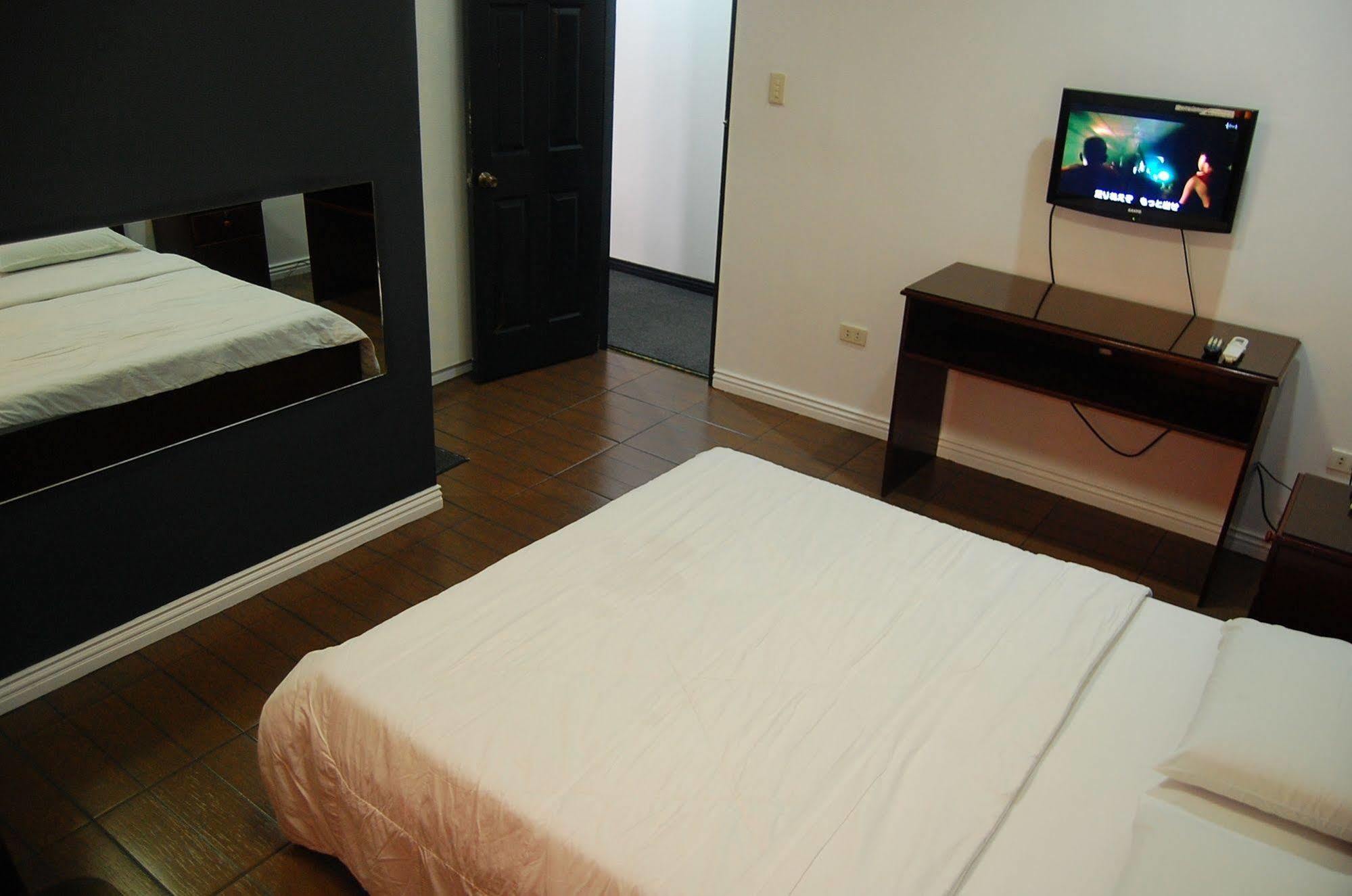 Rumi Apartelle Hotel Анхелес Екстериор снимка