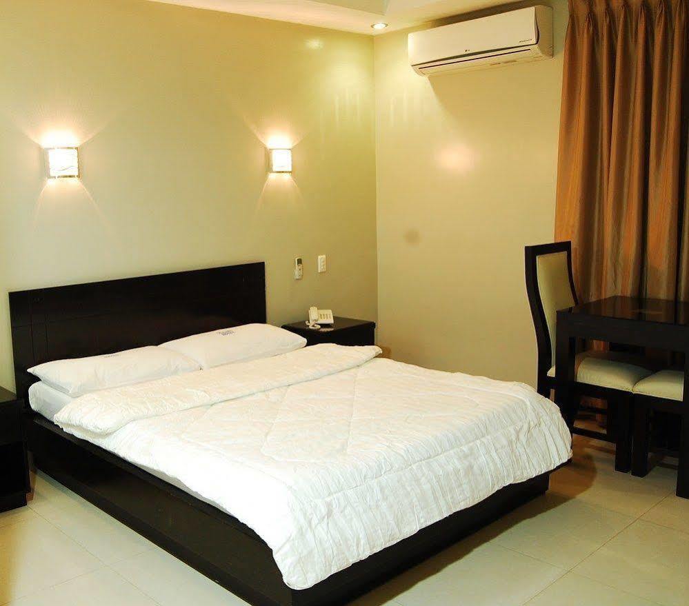 Rumi Apartelle Hotel Анхелес Екстериор снимка